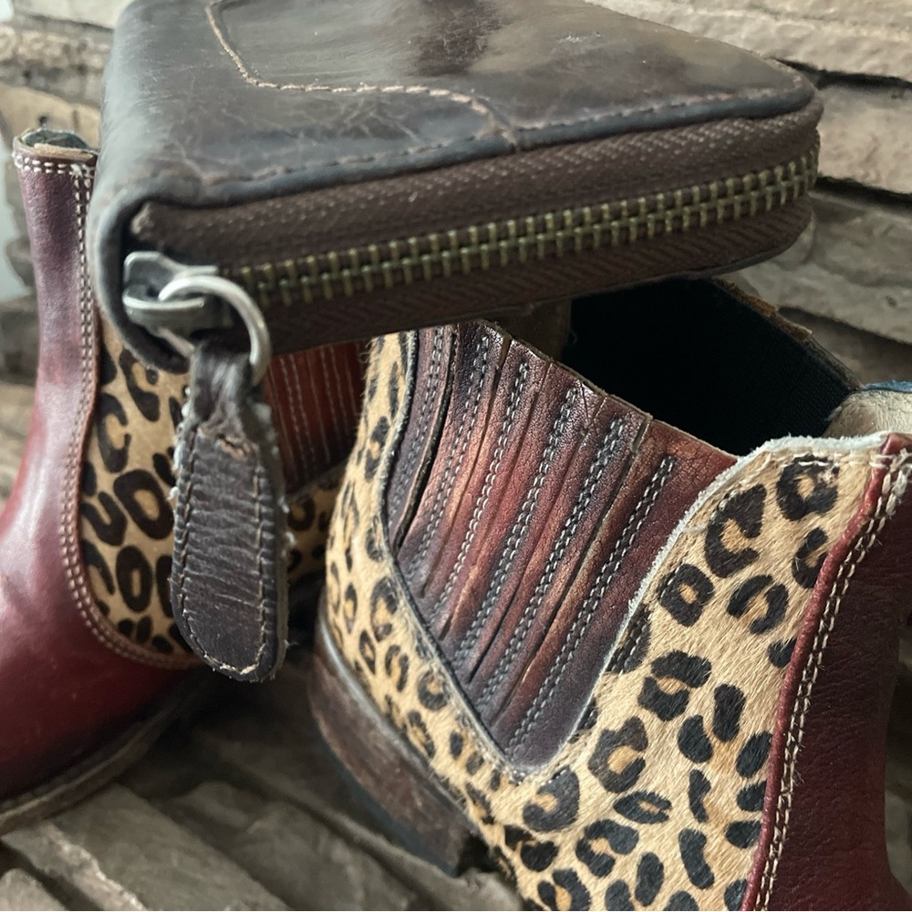 Frye Melissa Zip Around Wallet Distressed Leather -Dark Brown- $158 - Picture 6 of 15
